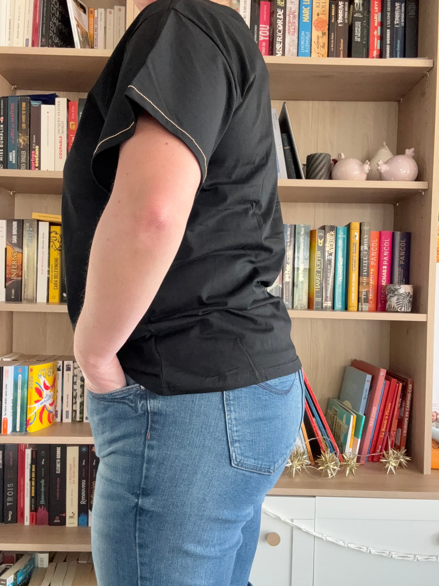 Camiseta Negra Corazón Dorado