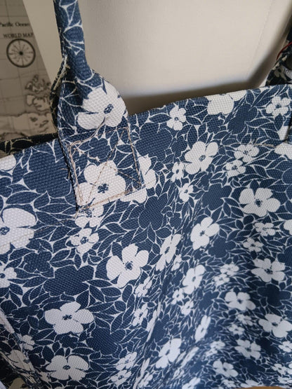 Sac à motifs fleuris Bleu et blanc marque Escandelle - Le Petit Placard