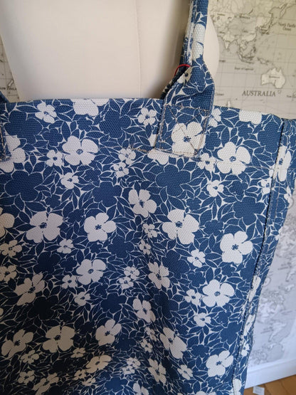 Sac à motifs fleuris Bleu et blanc marque Escandelle - Le Petit Placard